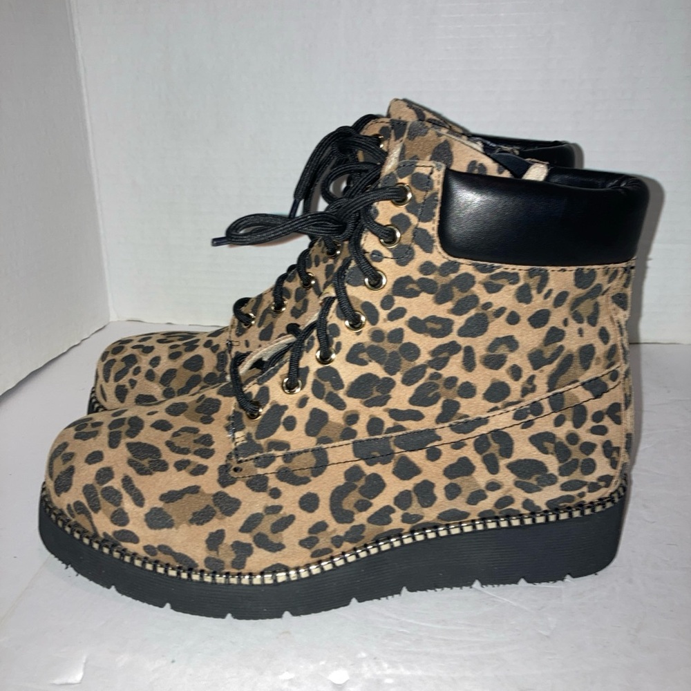 Vaneli Zeno Leopard Print Combat Boots Lace-Up Zip Platform Non-Slip Rubber SZ 8